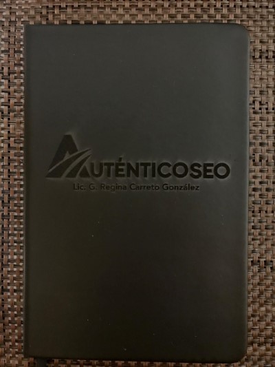 Fotografía de una lonchera, uno de los productos más visibles de regalos personalizados que se realizan en Impresos Cesar.