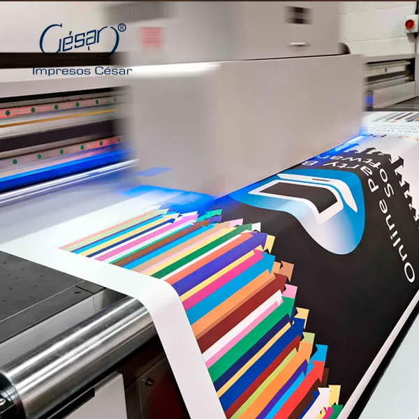 Impresión digital en lona de alta calidad para banners y anuncios exteriores en Impresos César.