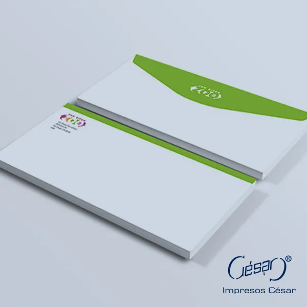 Sobres para cartas personalizados con impresión digital de alta calidad, ideales para tu correspondencia corporativa en Impresos César.